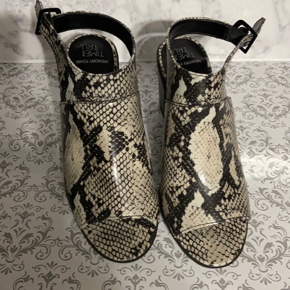 Time and Tru Shoes - Time and tru chunky heels shoes , size 8.5W